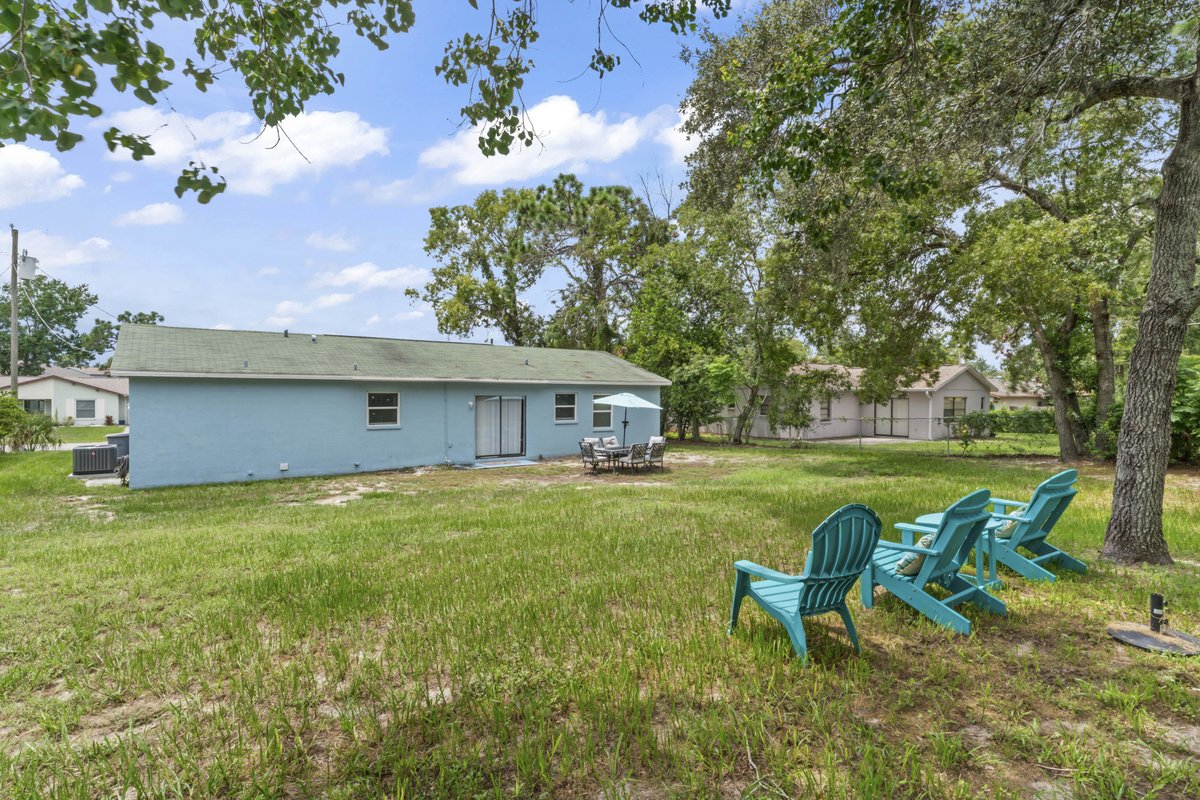 📍12191 Shafton Rd, Spring Hill FL
✨ 3 beds | 🛁 2 baths | 🏞️ HUGE lot | 🚫 NO HOA

Perfect for home buyers and investors! Easy access to downtown Tampa and TIA.

🏠 Move-in ready and priced at $300,000.

#SpringHillRealEstate #TampaBayHomes #InvestmentProperty #FloridaLiving