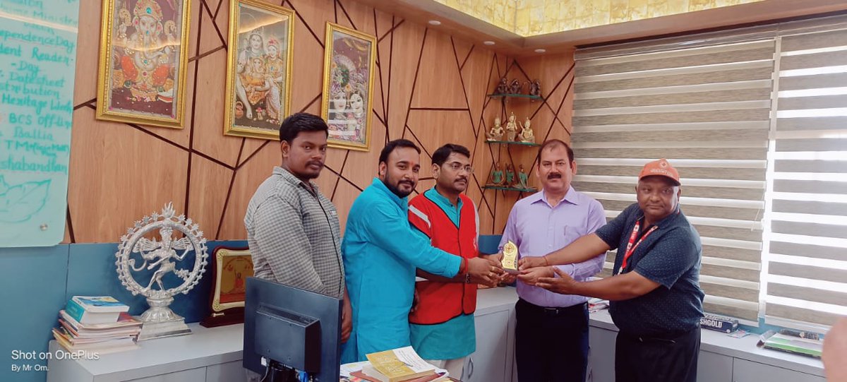 Redcrossballia's tweet photo. जिलाधिकारी/अध्यक्ष IRCS बलिया के मार्गदर्शन में चेयरमैन @SanjayG_BJP के नेतृत्व में IRCS बलिया के सदस्यों ने अगरसंडा स्थित सनबीम विद्यालय में पौधरोपण कर बच्चों को पर्यावरण के प्रति जागरूक किया
इस दौरान विद्यालय के प्रबंधक अरुण जी प्रधानाचार्या अर्पिता जी,@nandinisinghup ,श्याम जी https://t.co/1OXbmn9fCt