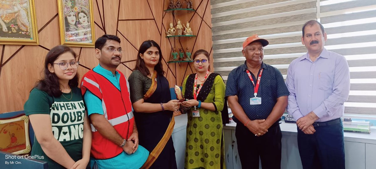 Redcrossballia's tweet photo. जिलाधिकारी/अध्यक्ष IRCS बलिया के मार्गदर्शन में चेयरमैन @SanjayG_BJP के नेतृत्व में IRCS बलिया के सदस्यों ने अगरसंडा स्थित सनबीम विद्यालय में पौधरोपण कर बच्चों को पर्यावरण के प्रति जागरूक किया
इस दौरान विद्यालय के प्रबंधक अरुण जी प्रधानाचार्या अर्पिता जी,@nandinisinghup ,श्याम जी https://t.co/1OXbmn9fCt