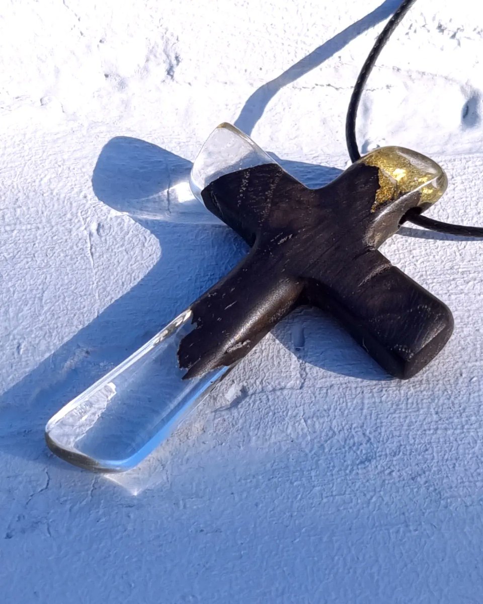 nemogucinakit's tweet image. Jedna od vaših(a bogami i naših) omiljenih kombinacija 👌

Kako za krstiće, tako i generalno 🙌

Fosilni hrast iz vode star oko 4500 godina+transparentna epoksi smola+zlatni prah 😍

#krst #epoxysmola