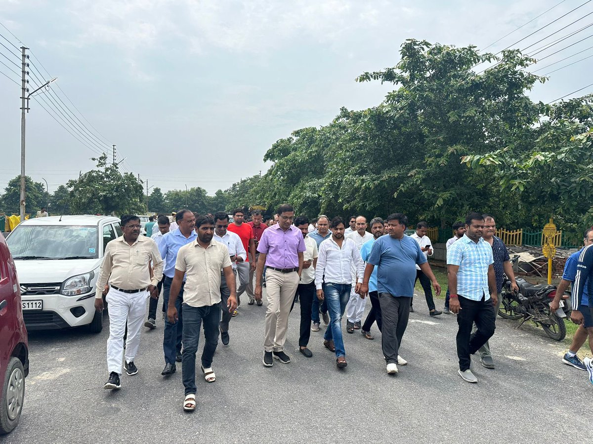RWASector112's tweet photo. Welcome @CeoNoida in Sector 112, please pay attention on Sector 112 greet belt and. Develop the park in empty green belt. @dmgbnagar @UPGovt @myogiadityanath 
Thank you 🙏🏻 https://t.co/fCOhhgezN5