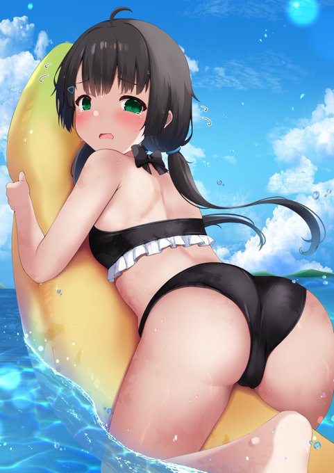 波で遠くまで流された先輩が助けて欲しそうにこちらをみている!
→助けに行く
 気付かないふりをしてもう少し見守る 