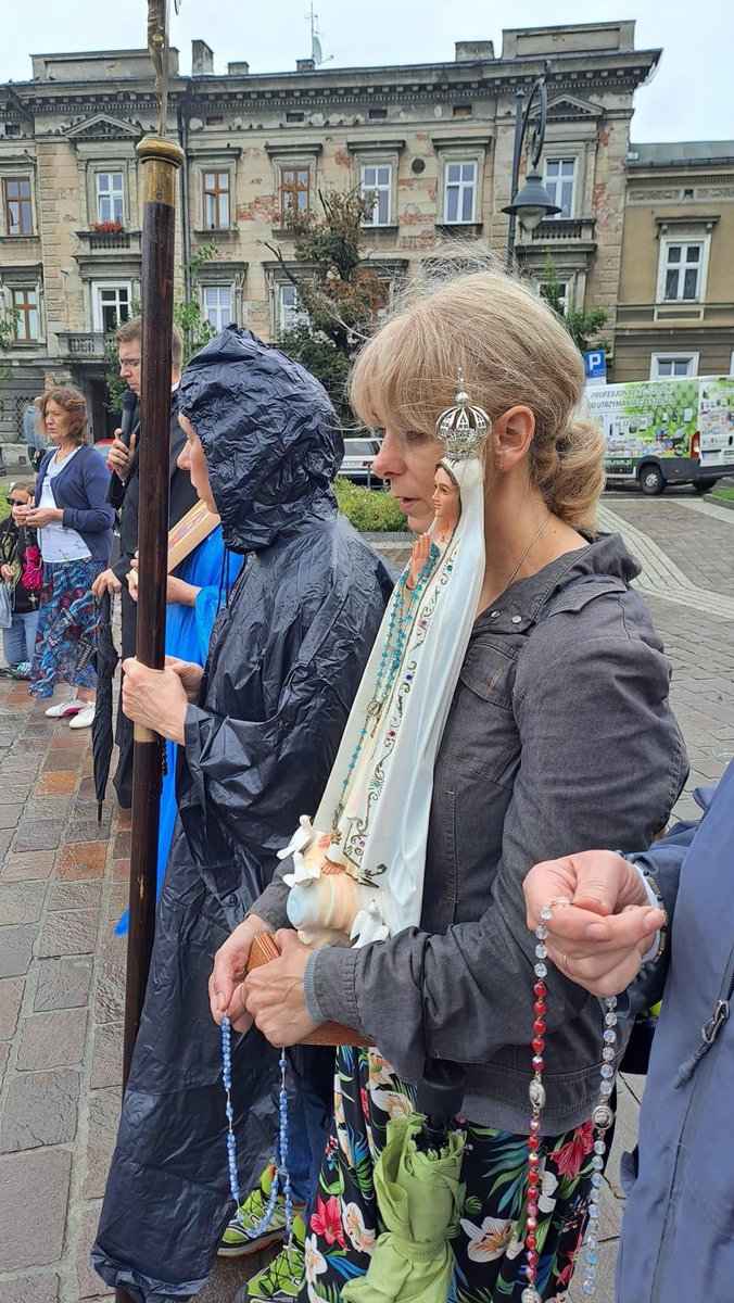 Sachinettiyil's tweet photo. Catholic women’s Rosary rally in Krakow, Poland today https://t.co/ufF3Lo4QzK
