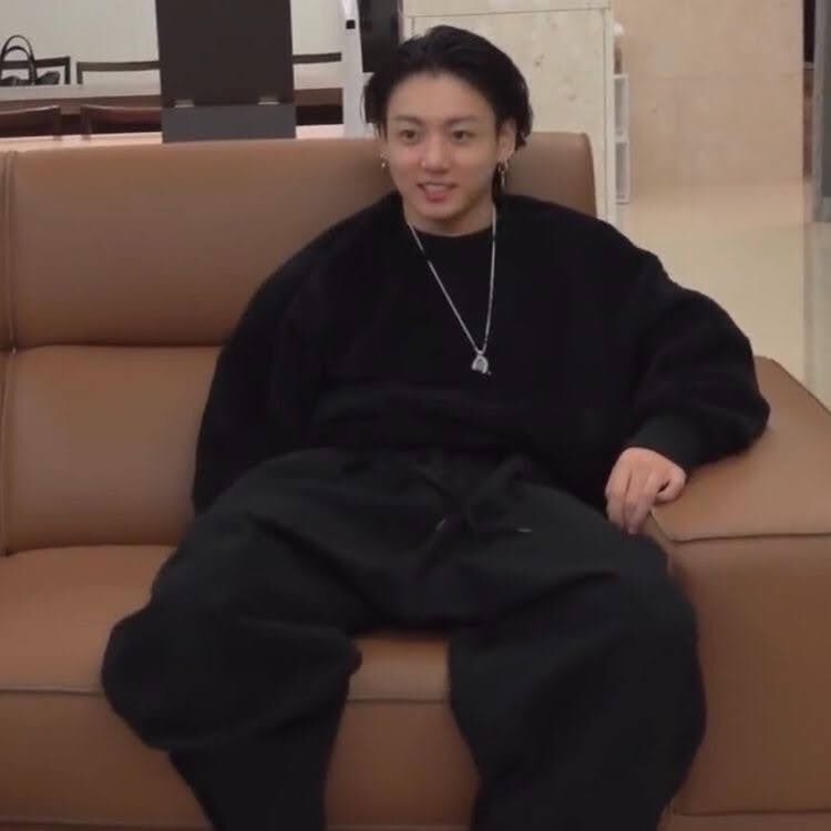 miren, si esperamos 7 años para volver a tener tony montana ft. jimin... LOUDER THAN BOMBS RECIÉN TIENE 3 AÑOS, AÚN TENGO FE, MIENTRAS YO EXISTA VOY A SEGUIR MANIFESTANDO UNA PRESENTACIÓN DE LTB