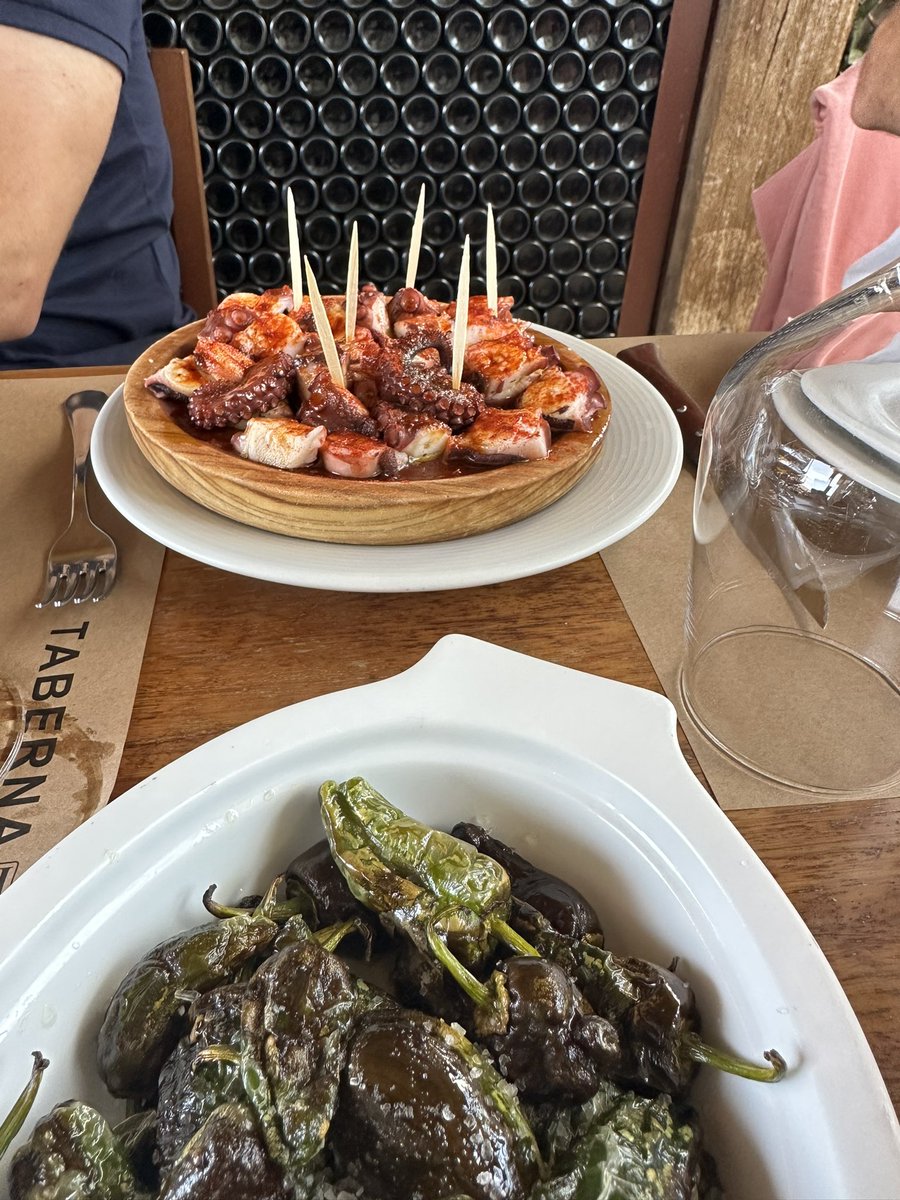 AleeeeSalazar's tweet photo. Pandilla gallega 🐙🐚💙
Siempre es un placer venir unos días por aquí. Gracias a todos por esta semana de entrenos y diversión! En especial a Jaco y @chalugonzalez ‘organizatooorssss’ de todo👏👏👏🥰🥹 #GaliciaCalidade https://t.co/8iwDcU2BtS