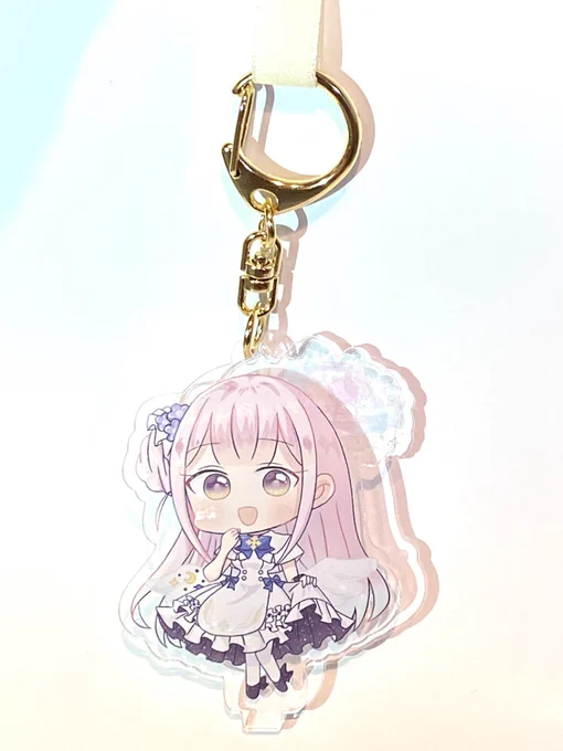 C102 グッズ① サンプル   アクスタアクキー 6cmのミカのアクスタ&アクキーです。 台座とヘイローが透ける仕様!台座のホロには個体差があります。