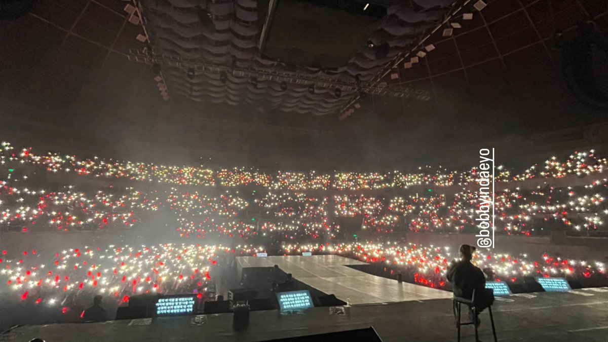 manila really pulled off this beautiful scene during bobby's stage 🥺🥺 #iKONinMANILA2023