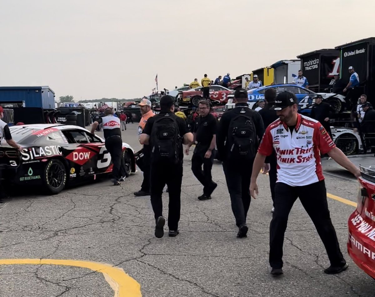 bobpockrass's tweet photo. Cup garage open here at Michigan. https://t.co/tLsiieEZRL