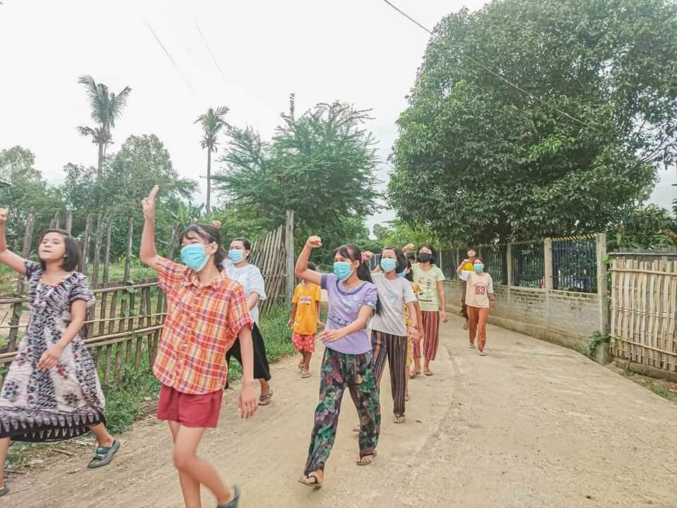 AungMinTUN22's tweet photo. The protest against genocidal military dictatorship was held by the protesters of Shwe Nwe Thway Strike in Yinmarbin township today.  #AcceptNUGRejectMilitary #WhatsHappeningInMyanmar #2023Aug5Coup https://t.co/nXnkVN3WR2