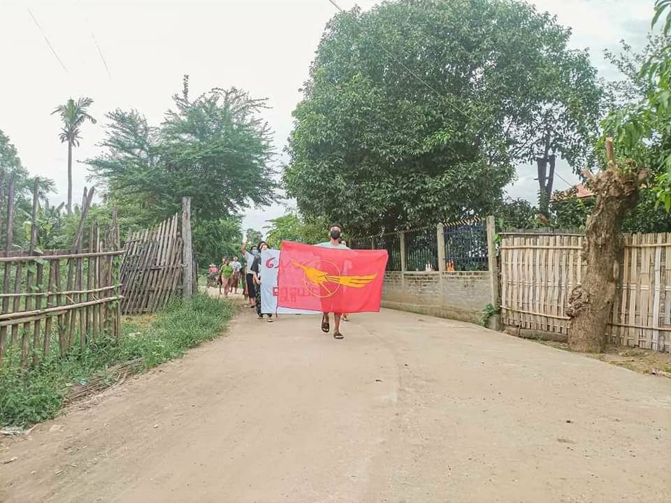 AungMinTUN22's tweet photo. The protest against genocidal military dictatorship was held by the protesters of Shwe Nwe Thway Strike in Yinmarbin township today.  #AcceptNUGRejectMilitary #WhatsHappeningInMyanmar #2023Aug5Coup https://t.co/nXnkVN3WR2
