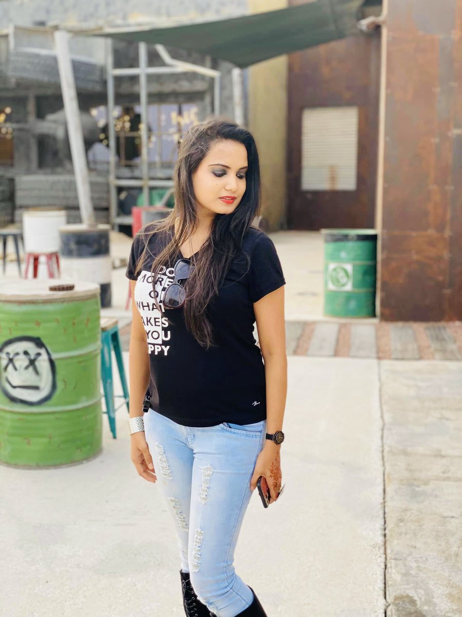 EmceeAfshan's tweet photo. ~ The Dubai Throwback ~#allsmiles #MashaAllah #alhamdulilahforeverything #mcafshansyed #afshansyed #makingeventsmemorable #AS #mcafshan #emcee #host #anchor #CorporatePresenter #voiceoverartist #entertainer #sessionspeaker #moderator #smileandshine #beyourself https://t.co/EQyljkuvIP