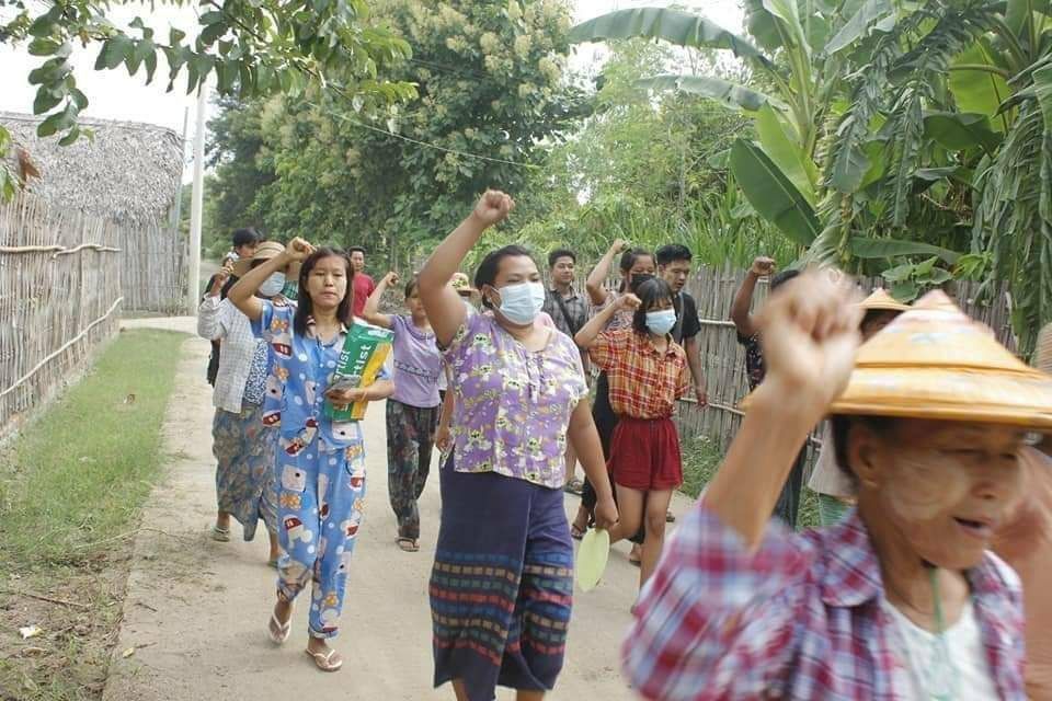 AungMinTUN22's tweet photo. Joint forces of pro-democracy villagers of several villages from northern Salingyi township and eastern Yinmarbin township staged a strike against military dictatorship.  #AcceptNUGRejectMilitary #WhatsHappeningInMyanmar #2023Aug5Coup https://t.co/FPOcYLjRqw