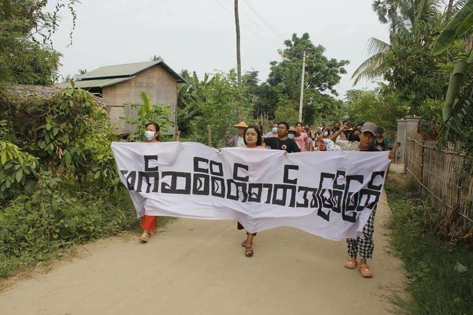 AungMinTUN22's tweet photo. Joint forces of pro-democracy villagers of several villages from northern Salingyi township and eastern Yinmarbin township staged a strike against military dictatorship.  #AcceptNUGRejectMilitary #WhatsHappeningInMyanmar #2023Aug5Coup https://t.co/FPOcYLjRqw