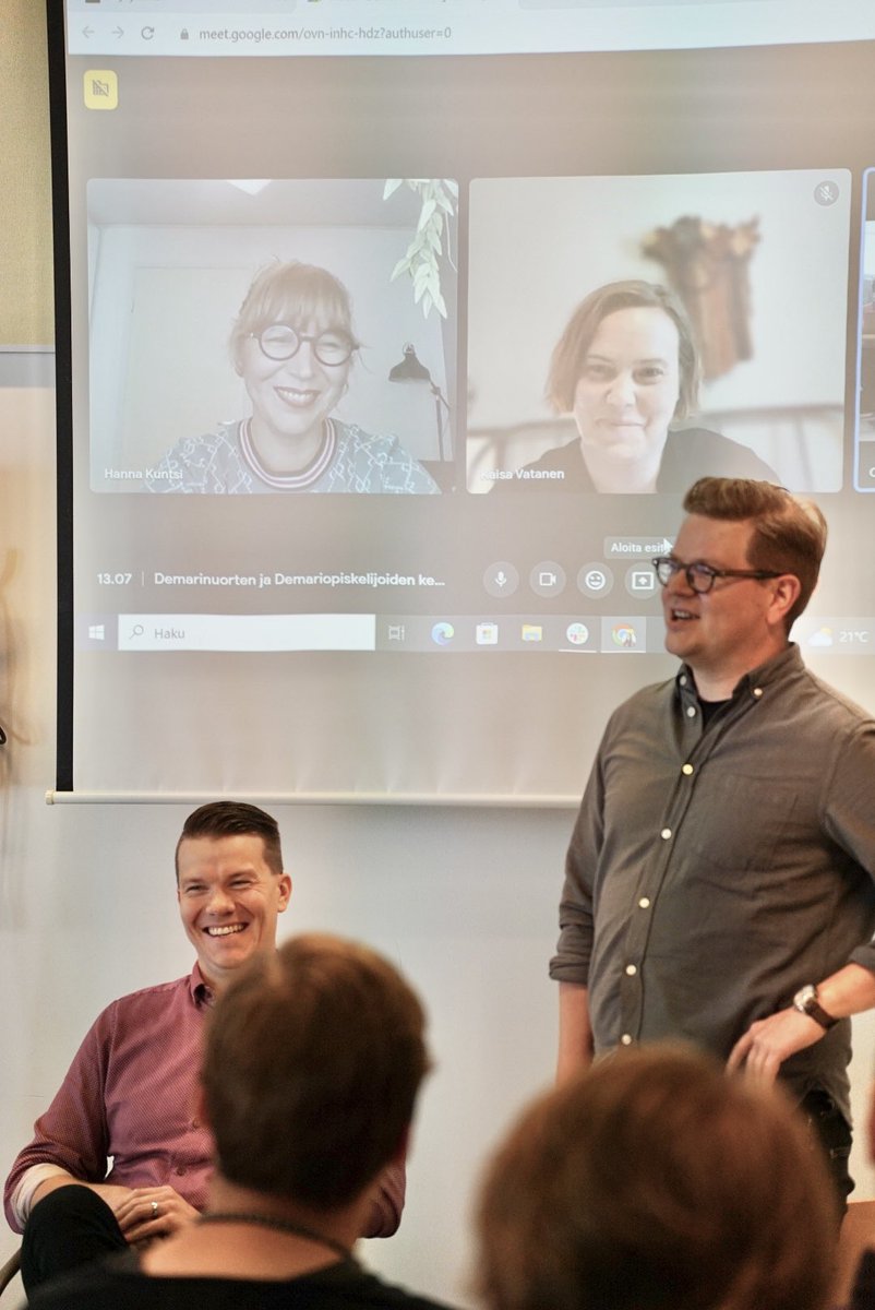 Mainiot <a href="/Demarit/">Sosialidemokraatit</a> puoluesihteeriehdokkaat <a href="/mattiniemi/">Matti Niemi</a> @Nakkalajarvi @kaisavatanen ja <a href="/HannaKuntsi/">Hanna Kuntsi</a> esittäytymässä ja grillattavana <a href="/Demarinuoret/">Demarinuoret</a> kesäleirillä! Kaikilla puoluesihteeriehdokkailla on taustaa nuoriso- ja opiskelijaliikkeestä, mikä toki tässä seurassa ilahduttaa 🫶🏼