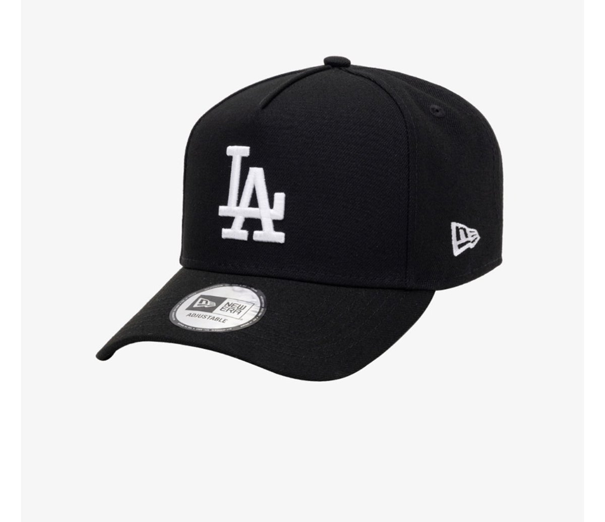 MB_destiny9397's tweet photo. Pls rt 

เปิดพรีฯ หมวก New ERA  แบบพี่มาร์ค ลดราคา

ราคา 1,090 บาท 
รวมส่งems 

เอาไว้ใส่ไปคอนนน 🤣🤣🤣

✈️ส่งแอร์กลับไทย

สนใจ Dm คับ https://t.co/atcdSuokoV