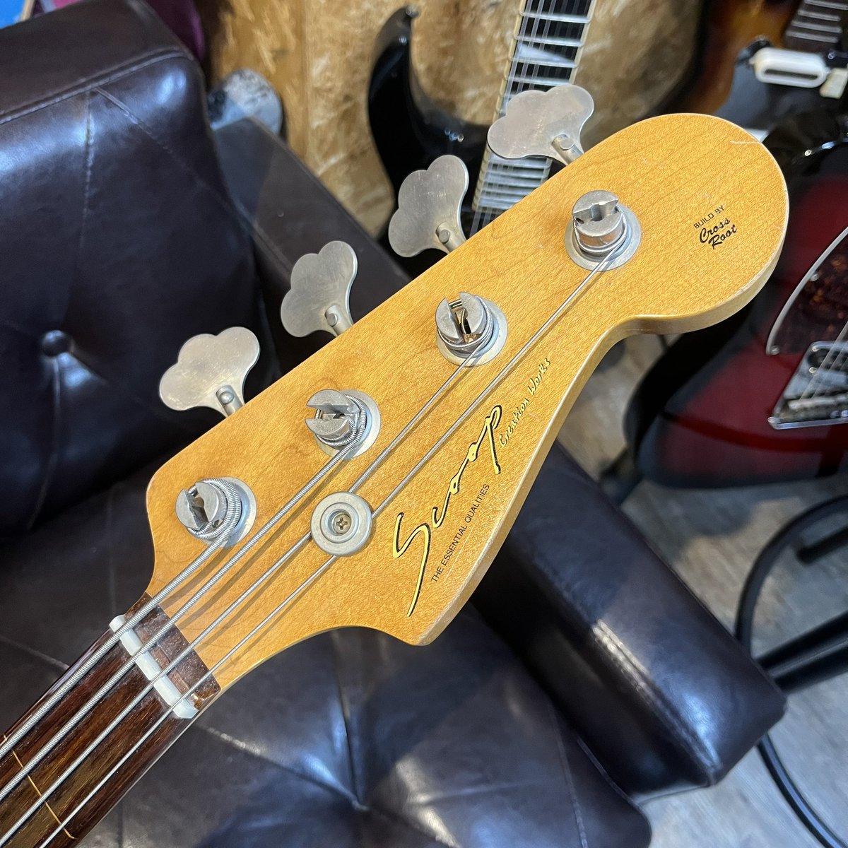 astronauts69's tweet photo. Scoop Creation WorksのフレットレスJB Typeが委託品として入荷！
ジャコパススタイルのPGの無いデザインと使い込んだかのようなエイジド加工が格好良いです！

ミディアムスケールが採用されており、弱めなテンションによる膨らみのあるサウンドが気持ち良いです！

メンテ後¥248,000で販売します！ https://t.co/XpmQfFa3XI