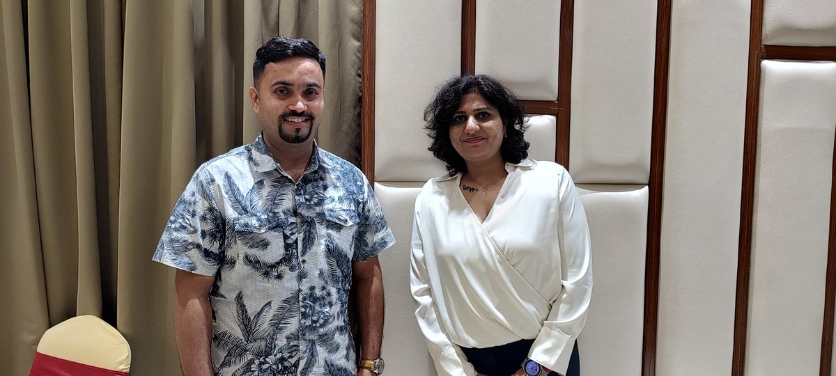 sagar_upadhye89's tweet photo. Again got a chance to meet-up with @Swapnja_Sharmaa mam at Pune.
All the traders discussed points related to psychology, position sizing etc.
Mam answered all the questions asked by all of us!
Thanks mam for giving us the opportunity to interact
#SSMeetup
#StockMarket 
#nifty https://t.co/G4ZTCG0yWD