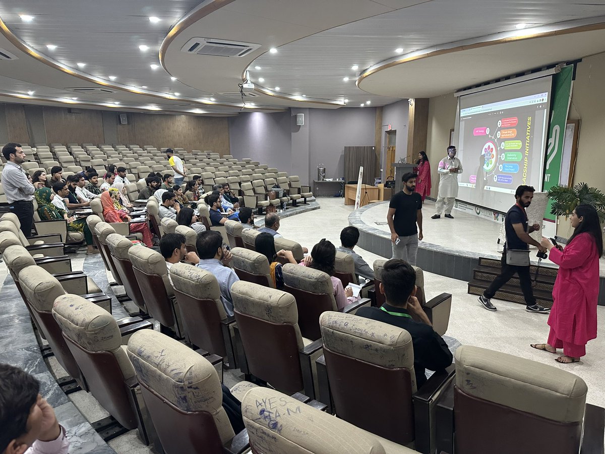 PakistanYpdc's tweet photo. Day 2: 
Mr. Waqas Iqbal is addressing the  Environment and Climate Change module. He emphasises the need for climate smart agriculture and climate job creation , considering the ongoing challenges #youropinionmatters #5Es #PMC23 #YPDCUOL 🌊🌱 https://t.co/3QslAynZye