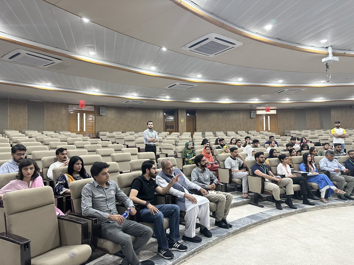 PakistanYpdc's tweet photo. Day 2: 
Mr. Waqas Iqbal is addressing the  Environment and Climate Change module. He emphasises the need for climate smart agriculture and climate job creation , considering the ongoing challenges #youropinionmatters #5Es #PMC23 #YPDCUOL 🌊🌱 https://t.co/3QslAynZye