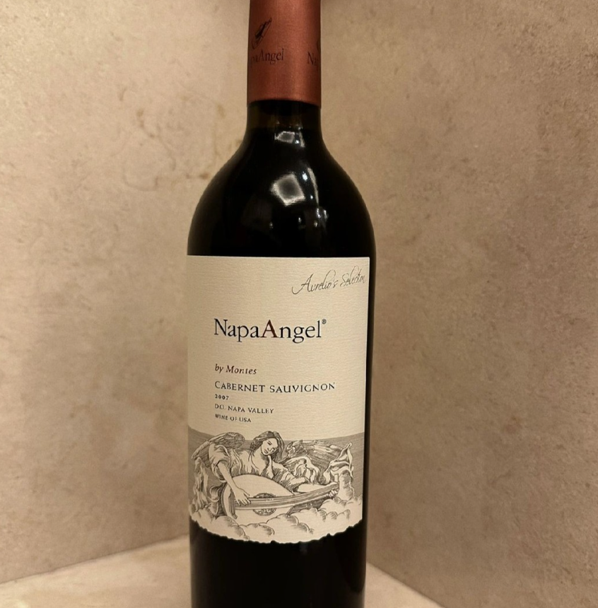 Moon_198700's tweet photo. 🍷    Napa Angel Montes Napa Angel 2007 is a red wine from the California appellation.  🍇  #winelover #winemaker #poesiawine #volarewine
#sommelier https://t.co/8bGgH3iAos
