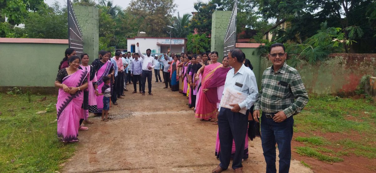 CommonMan_78's tweet photo. #ତାଲା ଝୁଲିବ ସବୁ ବିଦ୍ୟାଳୟ ରେ
30ଜିଲ୍ଲାର ବିଦ୍ୟାଳୟରେ ତାଲା ଝୁଲିବ |
Media ଭାଇ ମାନଙ୍କୁ ଅନୁରୋଧ ସବୁ channel ରେ ଦେଖାନ୍ତୁ |
Aug16/2023
@otvnews @OdishaReporter @satyapathalive @BJP4Odisha @JuniorOjta @yuvahallabol @AOPTA_2022 @Spouse_Teachers @AAPOdisha @badakhabarnews https://t.co/AkYybuGgdm