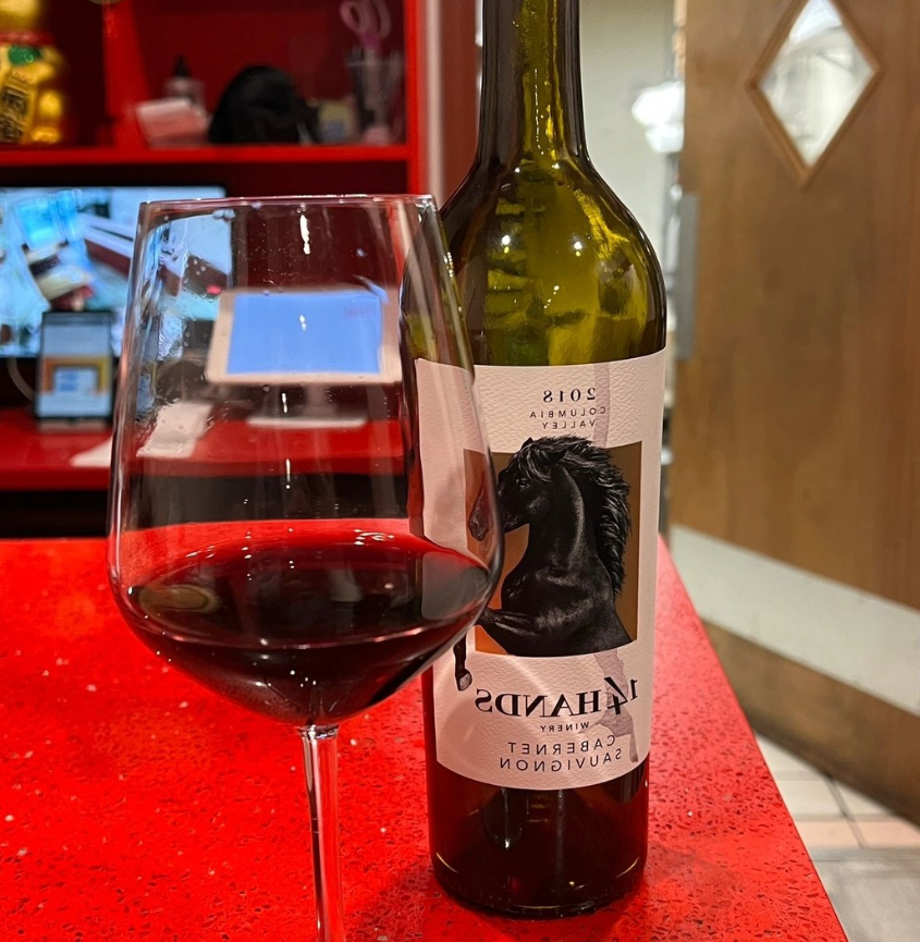 Moon_198700's tweet photo. 14 Hands 🇺🇸 Columbia Valley Cabernet Sauvignon Vintage 2018 Brewing 🍇🍒
#winelover #winemaker #poesiawine #volarewine
#sommelier https://t.co/zwGMNhb8po