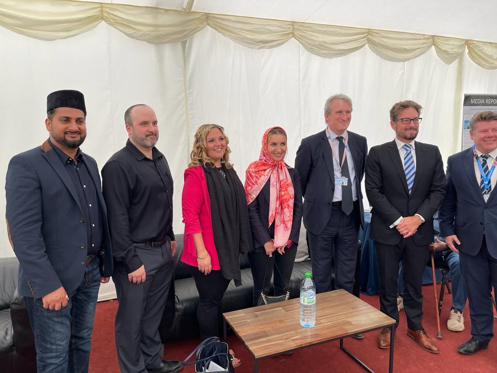 JQamarOfficial's tweet photo. Delighted to host at @JalsaUK, UK's largest Muslim gathering! Honoured to welcome The Rt Hon Damian Hinds MP (@DamianHinds)&amp; @dean4watford, engaged with esteemed Canadian Parliament members @kyleseeback &amp; @LMathys. A celebration of unity, peace, and love! #JalsaSalana #JalsaUK https://t.co/nUdnZ1bZel