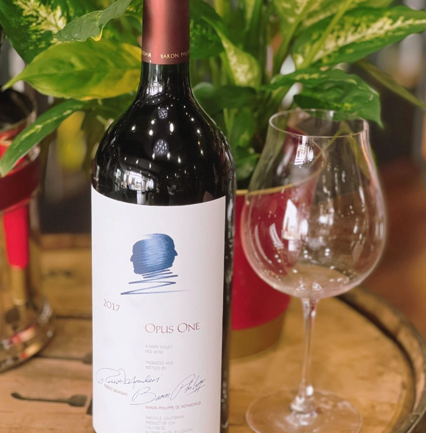 Moon_198700's tweet photo. 🇺🇸 The "King of American Wine" from California, USA 🍷.
#winelover #winemaker #poesiawine #volarewine
#sommelier https://t.co/qUAA5DE9MC