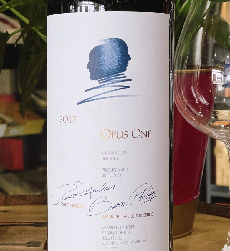 Moon_198700's tweet photo. 🇺🇸 The "King of American Wine" from California, USA 🍷.
#winelover #winemaker #poesiawine #volarewine
#sommelier https://t.co/qUAA5DE9MC