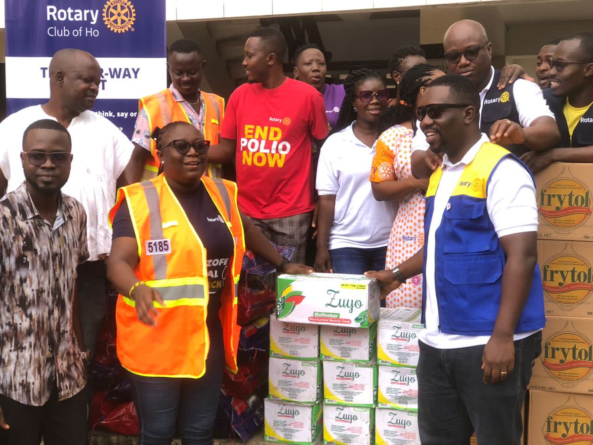 HoRotary's tweet photo. The Rotary Club of Ho under the auspices of the Volta Regional and Ho Municipal Directorates of NADMO presented assorted food and non food items to the victims of the Ho flood disaster, specifically to victims in Sokode. 
#CreateHopeinHo
#CreateHopeintheWorld
#Rotary https://t.co/I7Sf9lb7Gn