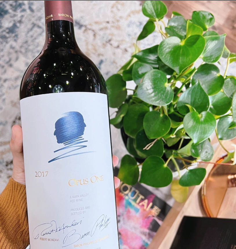 Moon_198700's tweet photo. 🇺🇸 The "King of American Wine" from California, USA 🍷.
#winelover #winemaker #poesiawine #volarewine
#sommelier https://t.co/qUAA5DE9MC