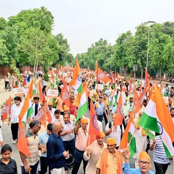 AdvVikasTiwariG's tweet photo. प्रखर राष्ट्रवादी हिंदू सम्राट देश में हिंदुत्व का करंट दौड़ा देने वाले हमारे मार्गदर्शक आदरणीय @KapilMishra_IND जी को @BJP4Delhi का प्रदेश उपाध्यक्ष नियुक्त होने पर हार्दिक बधाइयां एवं शुभकामनाएं |

आशा ही नहीं पूर्ण विश्वास है आपके मार्गदर्शन में अंधेरा छटेगा कमल खिलेगा || https://t.co/wYxBK1e6V7