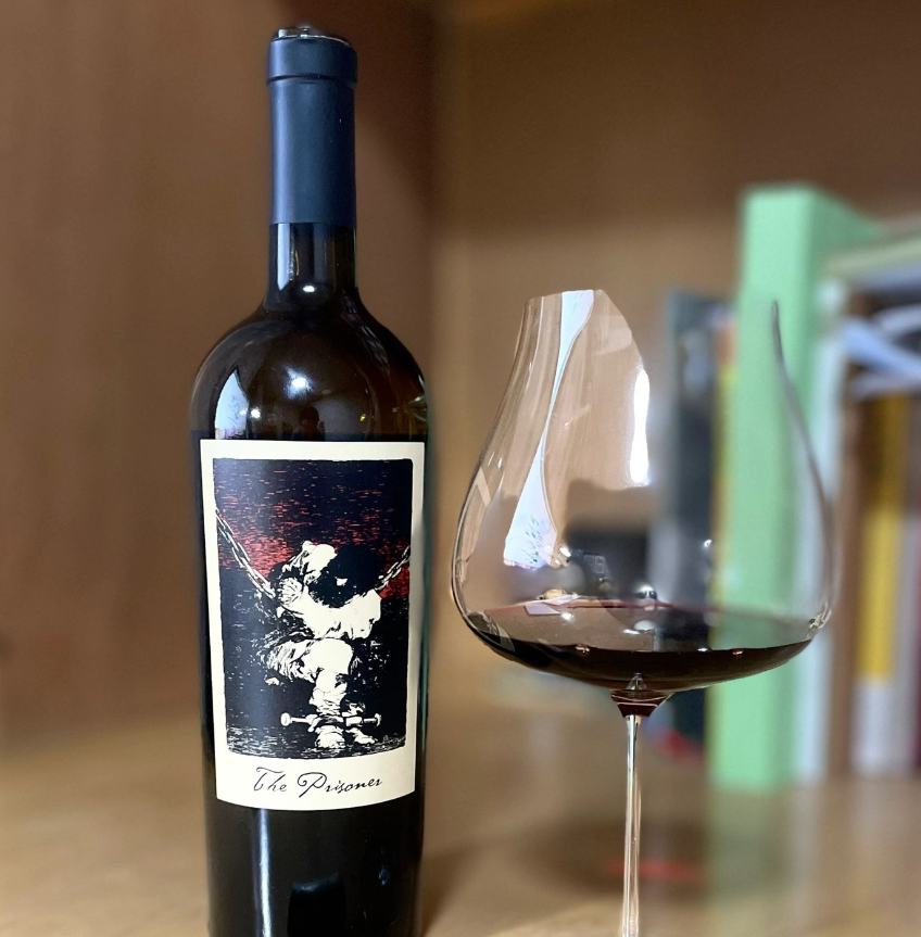 Moon_198700's tweet photo. 🍷 The rich, sweet, ripe black fruits of the American Red are paired with equally pronounced aromas of creamy sugar and dark chocolate, like phyllo pastry sandwiched between jam.  🍇 #Redwine #america #winereview #redwineglass #grape https://t.co/wD43TZUQnK
