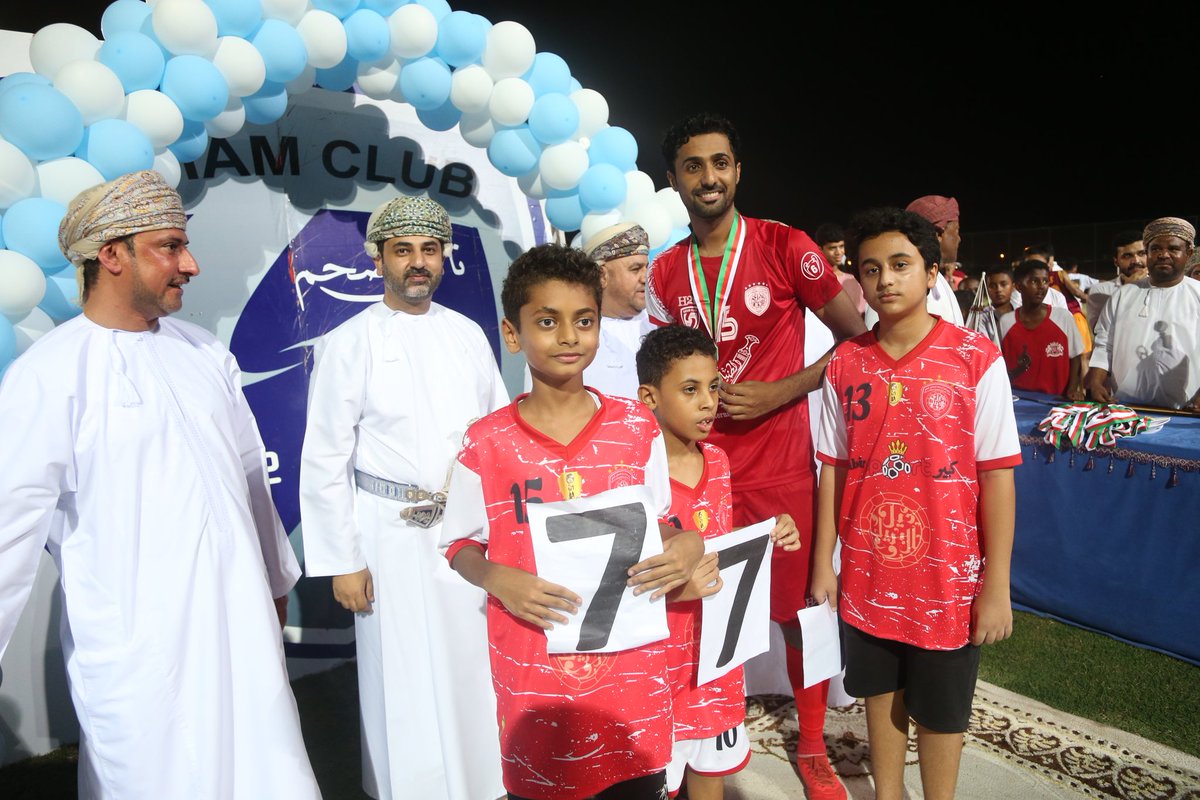 sahamfc's tweet photo. صور من حفل ختام نهائي الدرجة الأولى للفرق الأهلية الذي جمع فريقا ديل آل بريك والعروبة وذلك تحت رعاية الدكتور مروان بن جمعه ال جمعه رئيس الإتحاد العماني للهوكي . https://t.co/RUZNS8eCKq