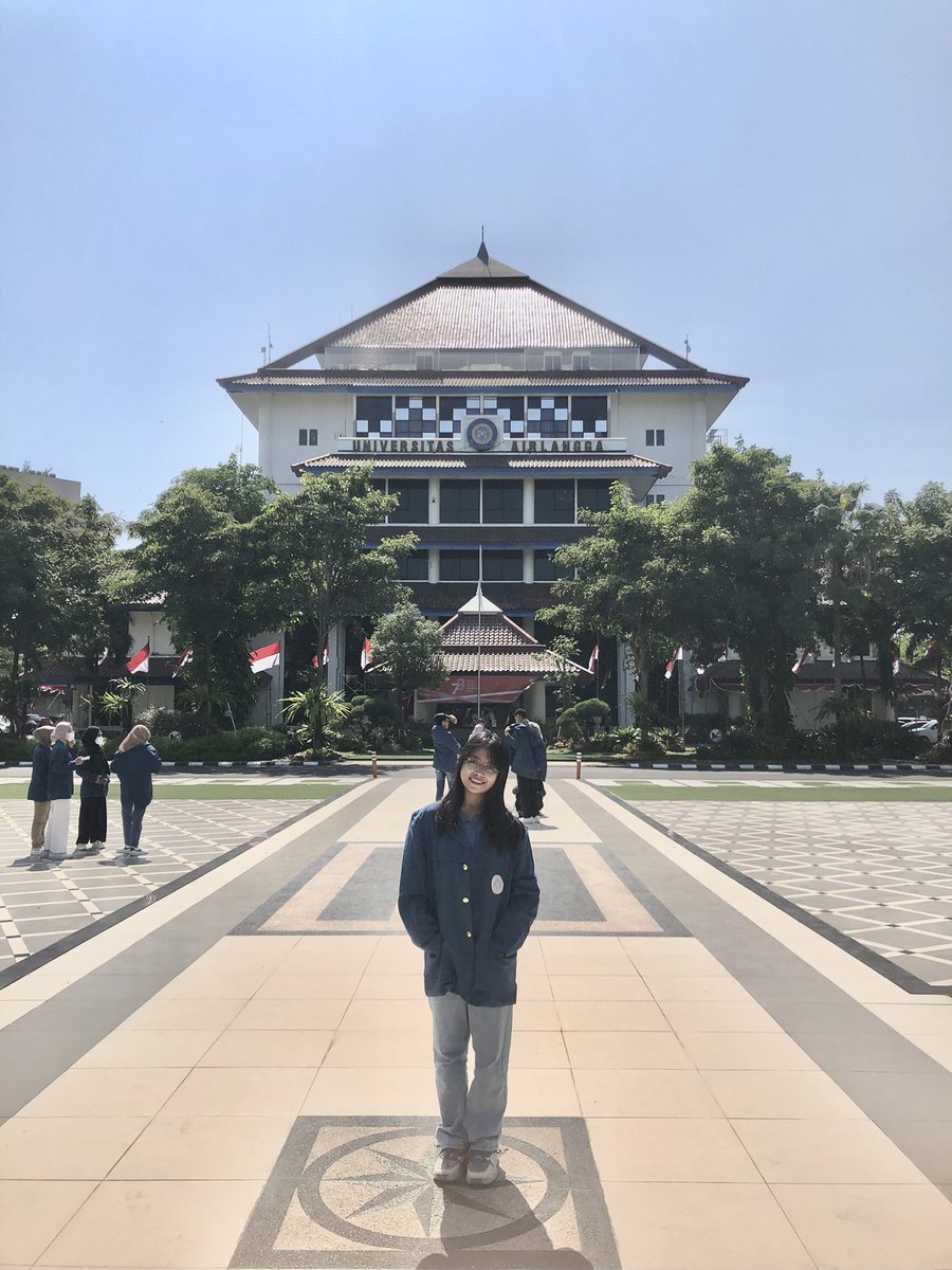 Wiasvr's tweet image. Jadi maba lagi

#unair 
#universitasairlangga
#maba23