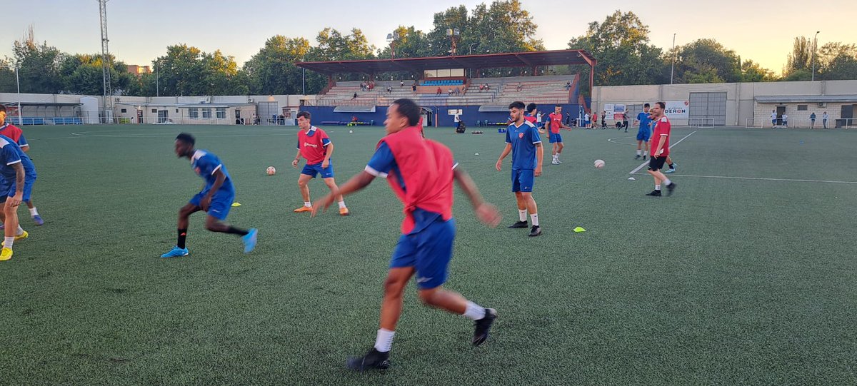 PRESENTACIÓN AFICIONADO "B"
A.D. TORREJÓN C.F.

Ayer viernes, 4 de agosto, arranco la pretemporada del filial Aficionado torrejonero, que competirá una temporada más, en Preferente. 

Muchas caras nuevas y mucho jugador joven junto a los juveniles que suben y a los que repiten...