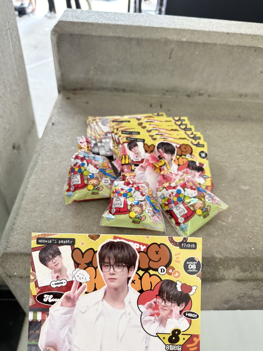 08GLEAM08's tweet photo. 지금 여기서 나놈 시작합니다!!(📍티켓 수령장 반대편/across from the ticket room） https://t.co/oiQZllAsEn