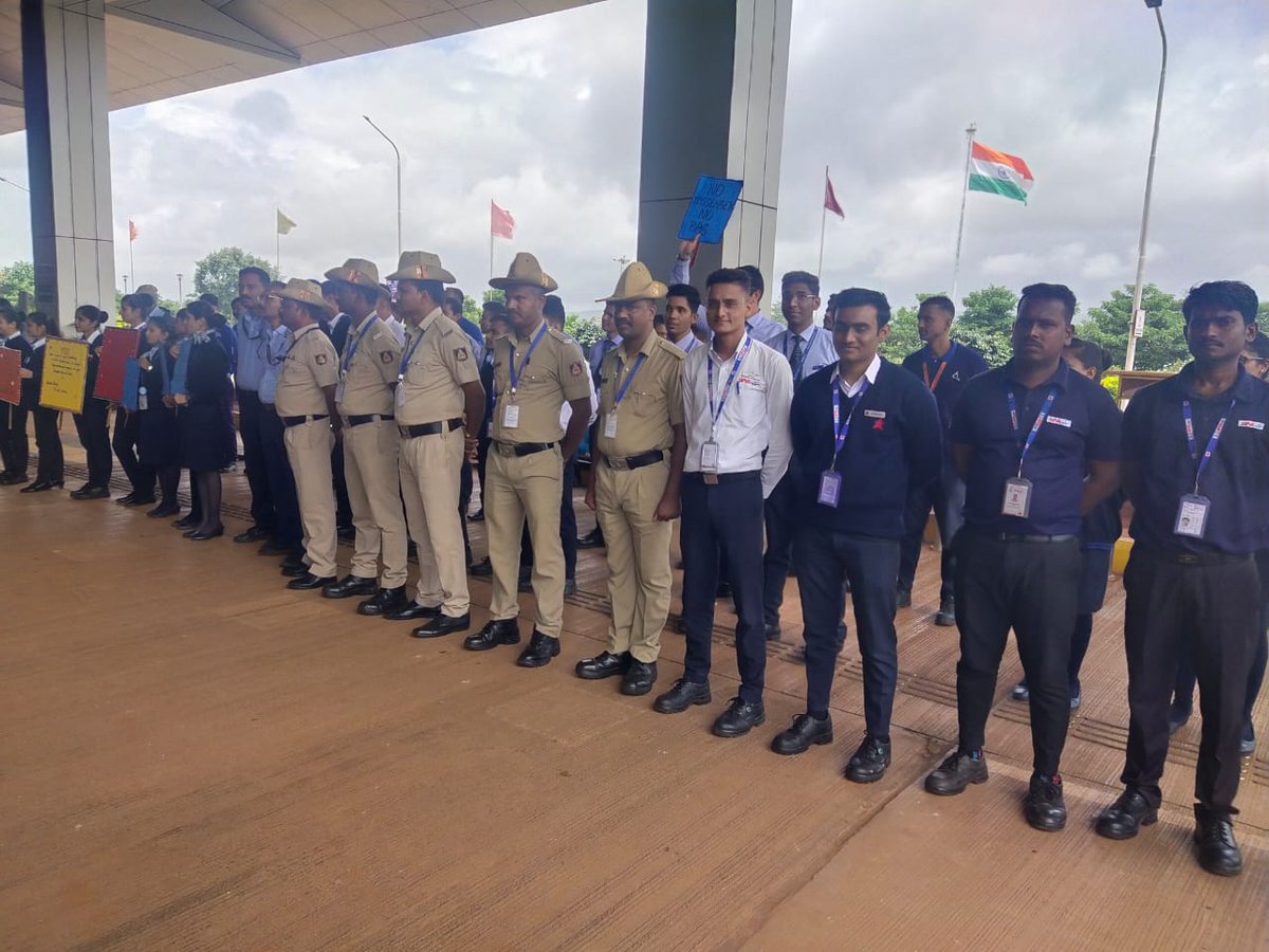 aaiblgairport's tweet photo. Representatives from all the stakeholders at ##Belagavi_Airport actively participated in a #Rally holding placards sounding sense of #Security_awareness on this #Aviation_Security_Culture_Week.
@AAI_Official @AAIRHQSR @BcasHq #KSISF @IndiGo6E @OfficialStarAir @MoCA_GoI @DGCAIndia https://t.co/qInpX002Lt