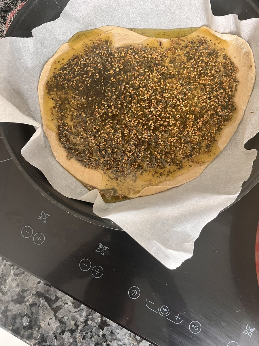 MuznaShihabi's tweet image. Manouche Zaatar fait maison le weekend pour un peu de saveur 🇵🇸 à Paris. Où que l’on soit ds le monde, impossible d’être ds un foyer palestinien sans le zaatar! #zaatar #CulturePalestinienne 🇵🇸 #levant #liban #syrie #jordanie