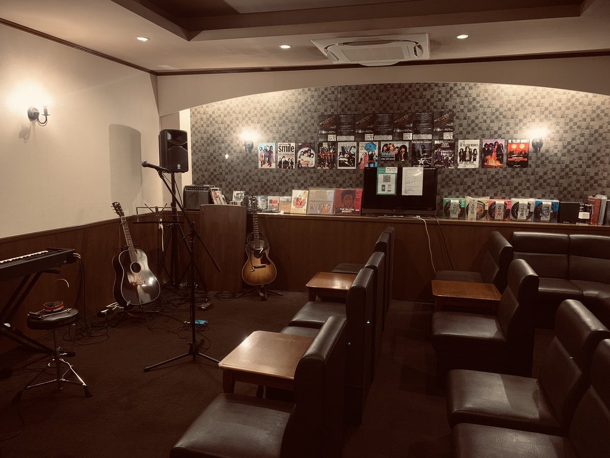 soichiro_kaeru's tweet photo. 我慢できず一杯だけ。
キンキンに冷えてやがる…😭

店長の #前山佑樹 さんとは大阪で対バンでお会いしたのが最初。

ここは去年の11月に開店したばかりのお店だそうで。

ラグジュアリーな雰囲気のBARです。

#もう愛はトゥモロウへ
#滋賀
#浜大津
#琵琶湖
#カブ旅 https://t.co/CH74soJMBC