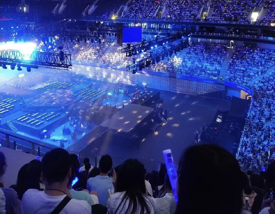 kikubaby3's tweet photo. Kiku siba solo concert lol https://t.co/5NASkSIWdR