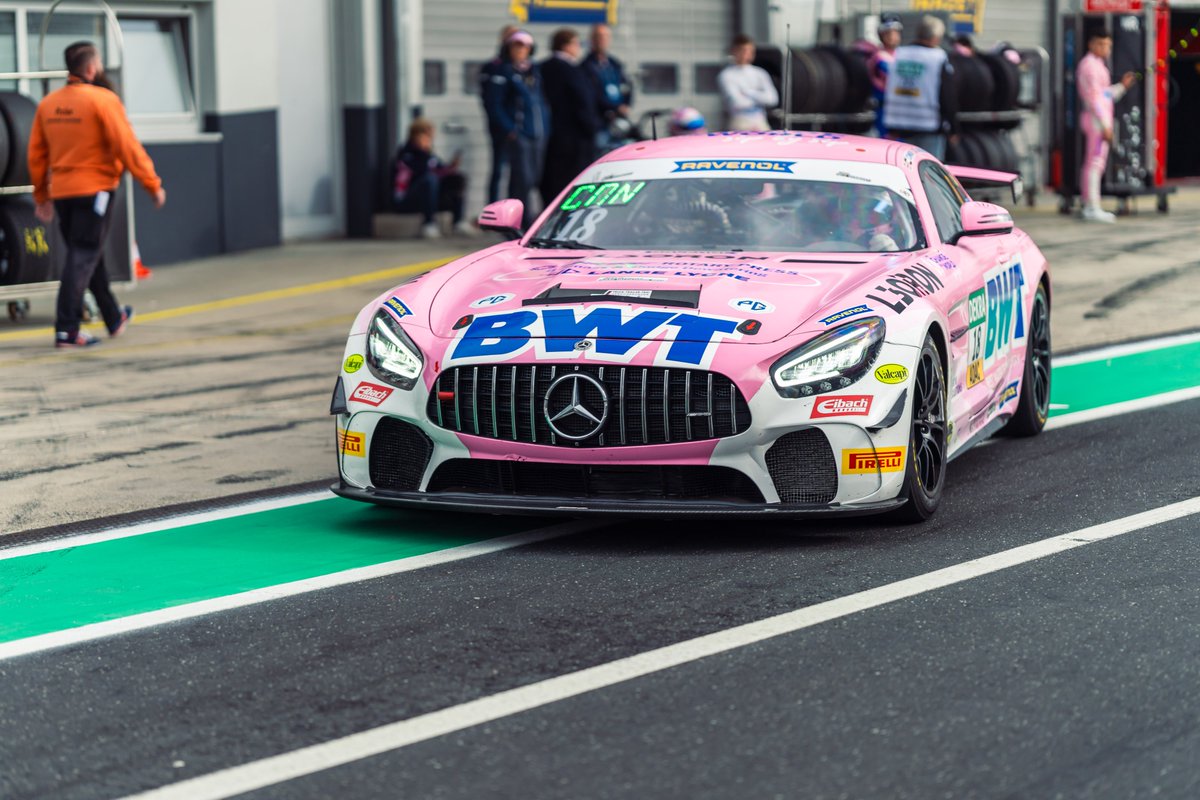 MMosport's tweet photo. It's #ADAC #GT4Germany #RACEDAY @nuerburgring 

15:15 CEST #RACE I 
#LIVE ➡️ https://t.co/vc8UAoWhZe

Starting positions: 
P10 8️⃣ #JosefKnopp #RodrigoAlmeida
P11 1️⃣8️⃣ @alexconnor27 #EmilGjerdrum

#BWT #Mercedes #AMG #DEKRA #Ravenol #Nürburgring #Racing #GTracing #motorsport https://t.co/LMFN5Hr68P