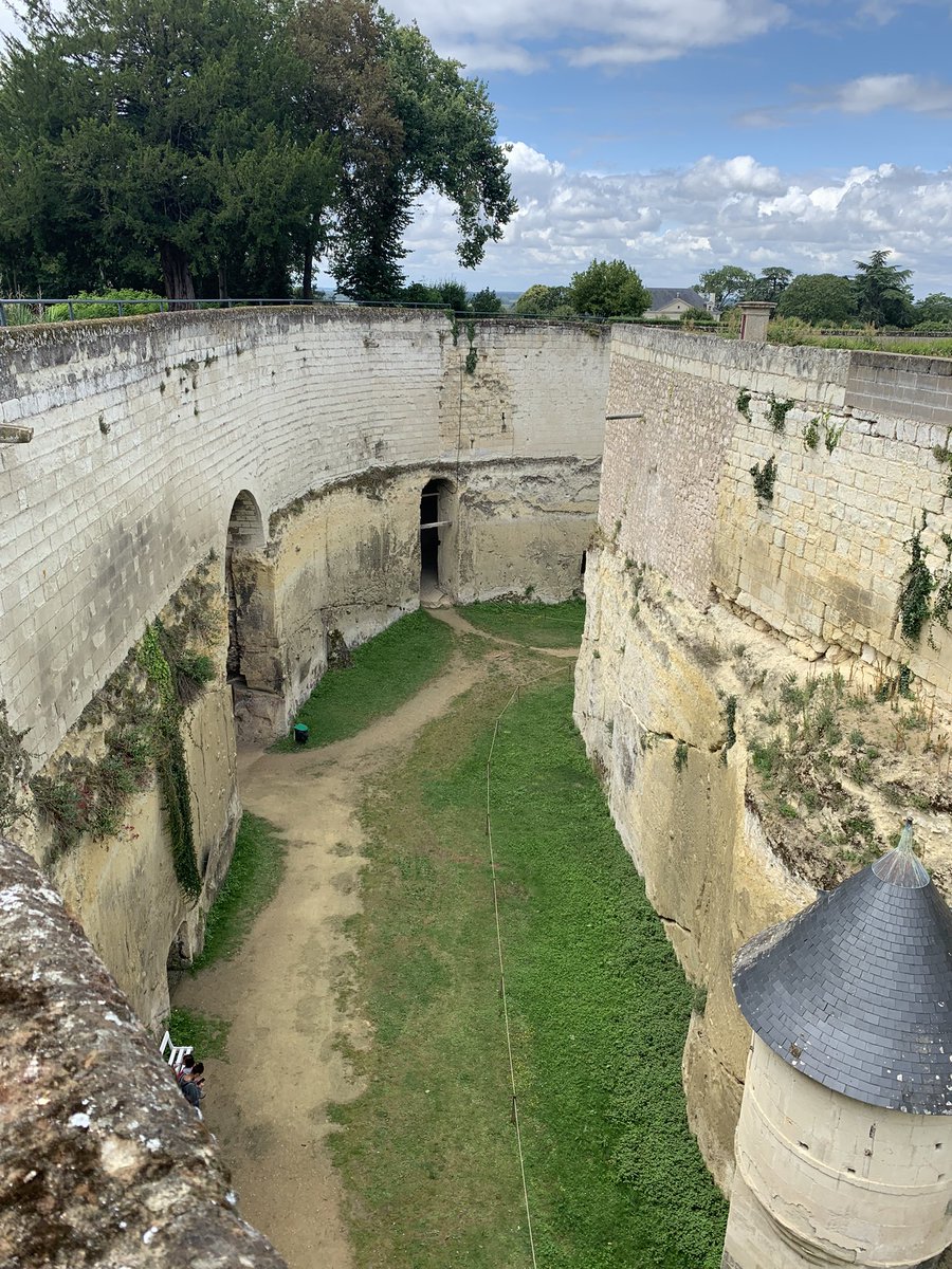 JuneLeighton3's tweet image. Visite du château de Brézé remarquable pour ses douves sèches d’une profondeur de 18 mètres ! #Breze