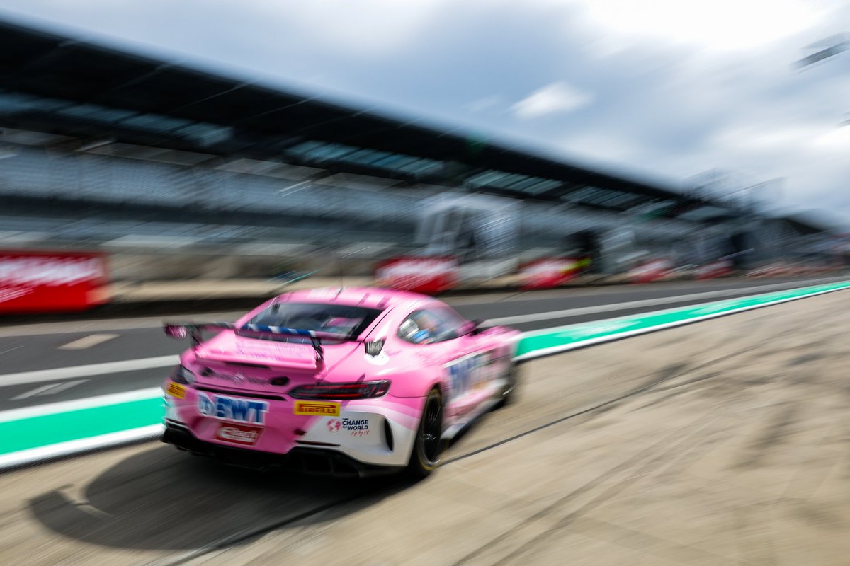 MMosport's tweet photo. It's #ADAC #GT4Germany #RACEDAY @nuerburgring 

15:15 CEST #RACE I 
#LIVE ➡️ https://t.co/vc8UAoWhZe

Starting positions: 
P10 8️⃣ #JosefKnopp #RodrigoAlmeida
P11 1️⃣8️⃣ @alexconnor27 #EmilGjerdrum

#BWT #Mercedes #AMG #DEKRA #Ravenol #Nürburgring #Racing #GTracing #motorsport https://t.co/LMFN5Hr68P