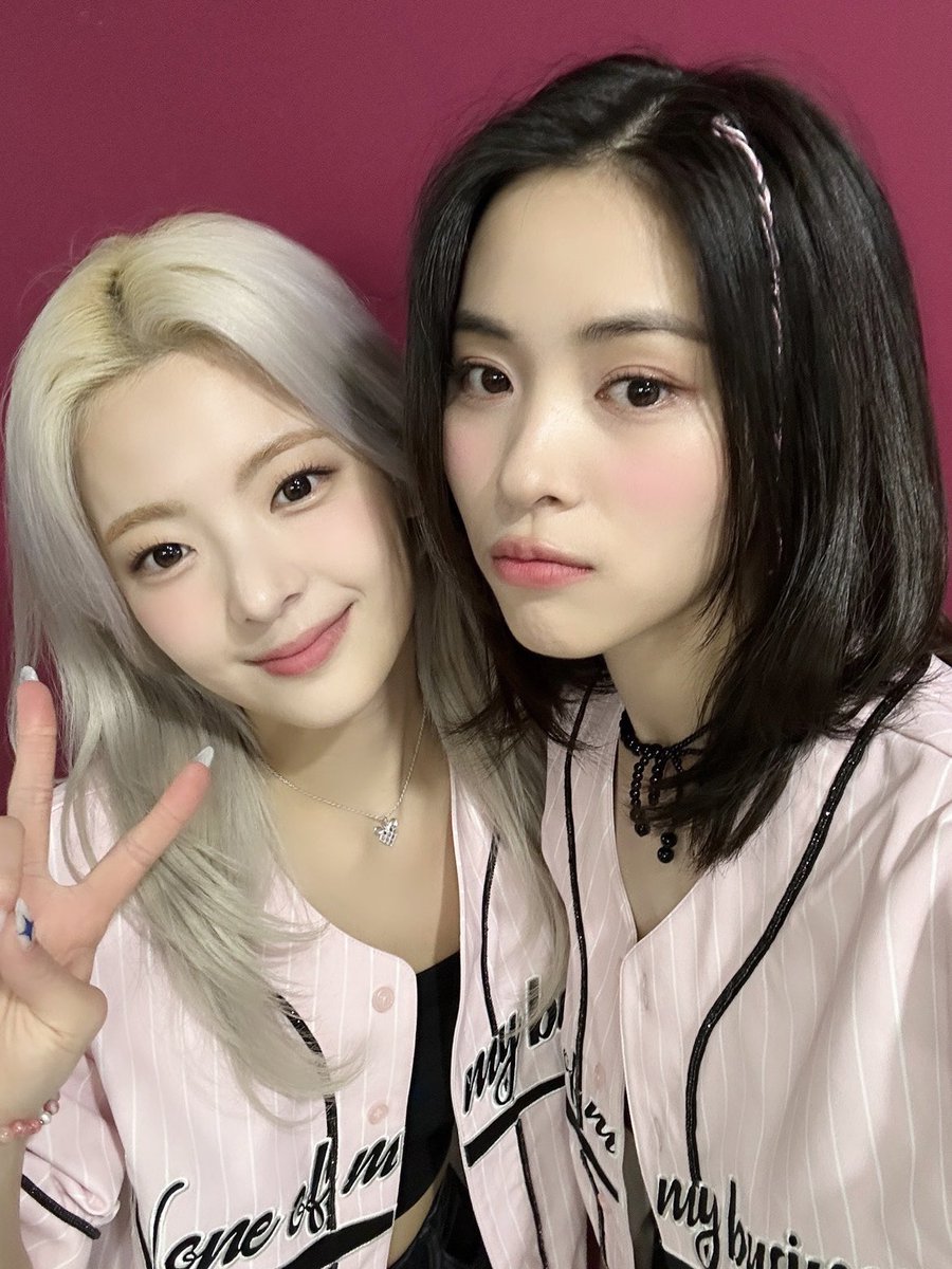 ITZY tweet media