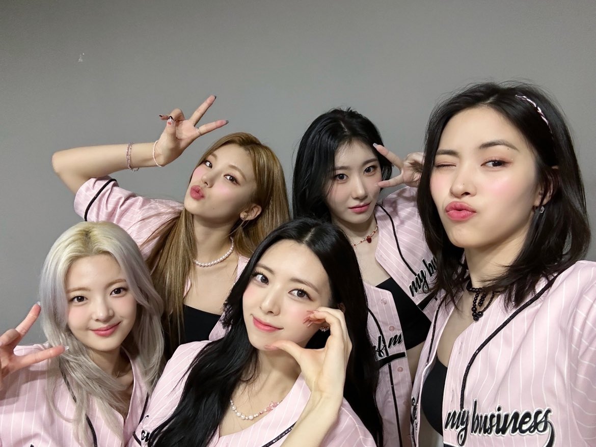 ITZY tweet media