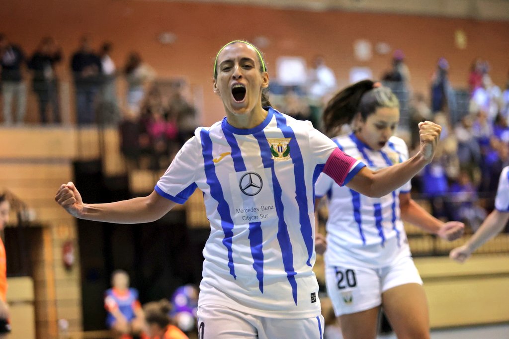 🌞 ¡Buenos días!

😁 ¡Arrancando el fin de semana con energía! 💪

🤍 <a href="/Esther9Puche10/">Esther Hdez</a>💙

#FutsalRFEF