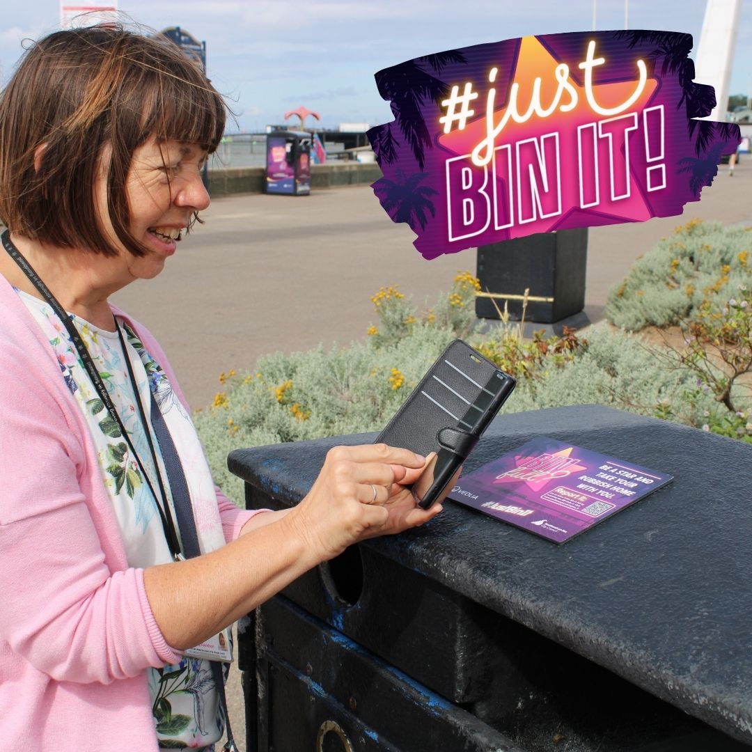 SouthendCityC's tweet photo. 📲 Together, we can make a difference, we've added QR codes to the bins on the busiest stretches of the seafront. See a full bin? Scan it, report it, and watch @VeoliaUK work their magic. ✨ #JustBinIt #GetBinsTrending https://t.co/nnphhZzAQz