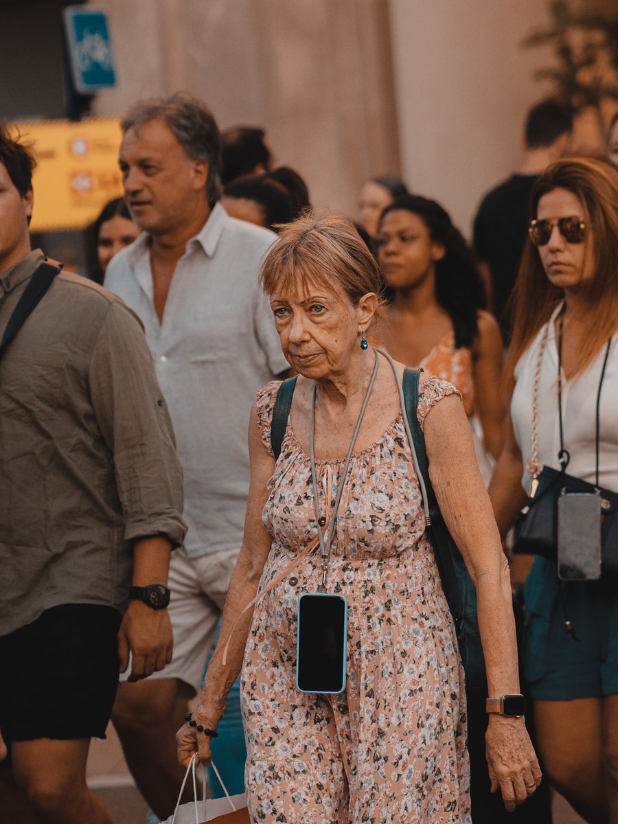 Diegocorma's tweet photo. The pass of time 
#streetphotography #barcelona #portrait https://t.co/WKIh3VI8QM