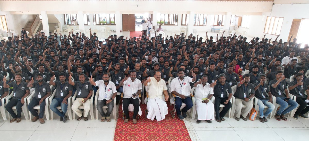 r_sakkarapani's tweet image. அரசின் செயல்பாடுகளையும், சிறப்பான தொலைநோக்கு திட்டங்களையும், கழகத்தின் முற்போக்கான சிந்தனைகளையும் இளம் தலைமுறையினரிடத்தில் கொண்டு சேர்ப்பதில் கழக தகவல் தொழில்நுட்ப அணி முக்கிய பங்கு வகிக்கிறது.

திண்டுக்கல் மேற்கு மாவட்டம், கழக தகவல் தொழில்நுட்ப அணி நிர்வாகிகளுடன் இன்று நடைபெற்ற…